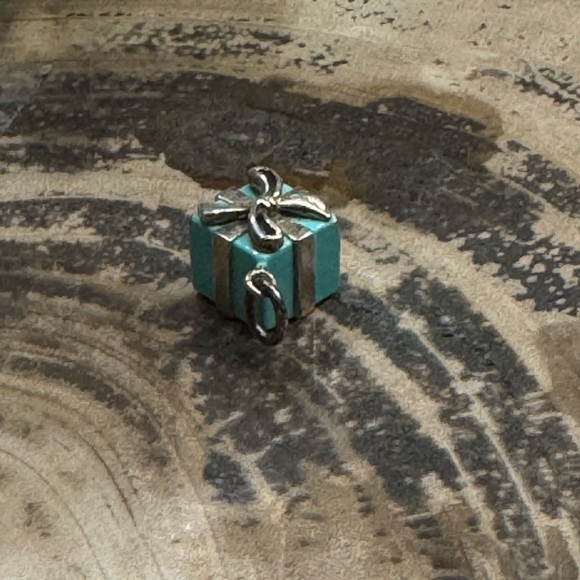 TIFFANY & CO ICONIC BLUE BOX SILVER/ENAMEL CHARM 100% AUTHENTIC GOOD CONDITION - Picture 7 of 8